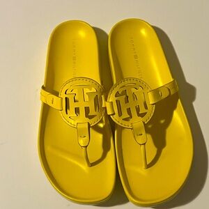 Brand New Yellow Tommy Hilfiger “Relina” Sandals
Women’s Size 8.5